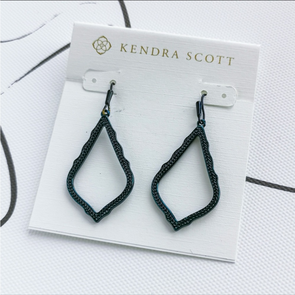Kendra Scott Sophia Navy Gunmetal Drop
Earrings NWOT